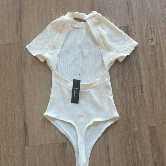 NWT Lulu’s cream backless bodysuit with turtle neck - Picture 4 of 4